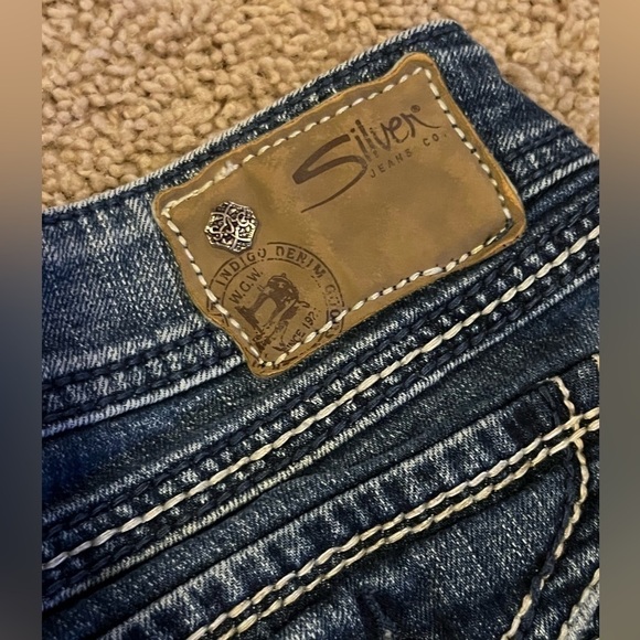 SILVER Suki Surplus Medium Wash Jeans - Picture 7 of 10